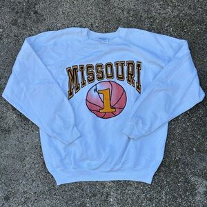 VTG Hanes Missouri White Sweatshirt Crewneck with Basketball Graphic
